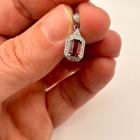 SALE! Genuine .64ct emerald cut garnet in sterling silver pendant! - Picture 7 of 8